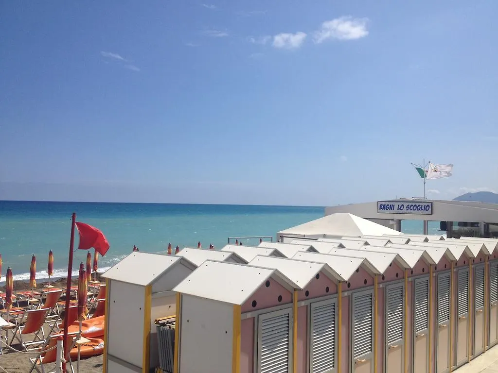 Residence Dei Fiori Pietra Ligure Aparthotel